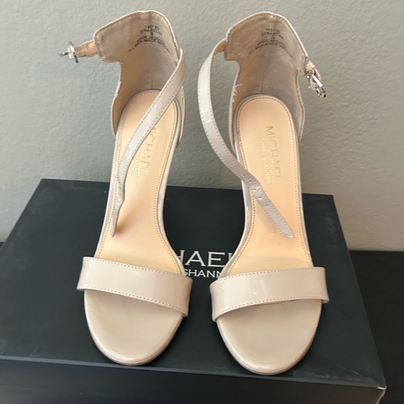 Michael Shannon Women's Beige Heels - Picture 2 of 9